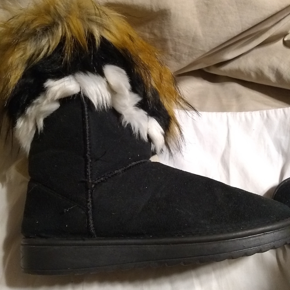 Boots - Picture 6 of 9